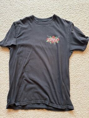 Black Men’s Cove Large Tee shirt with Rose Motif